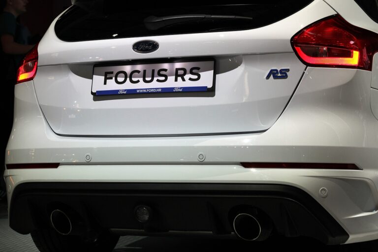 The Future of Auto Showrooms: Virtual Reality Experiences and Digital Twins